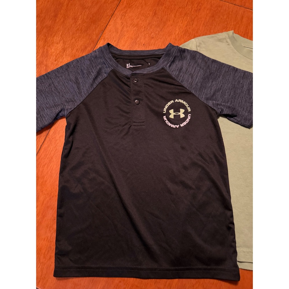 Kids Under Armour Henley and Carhartt Pocket T-Shirt Bundle Size 5 Green Black - Picture 2 of 9